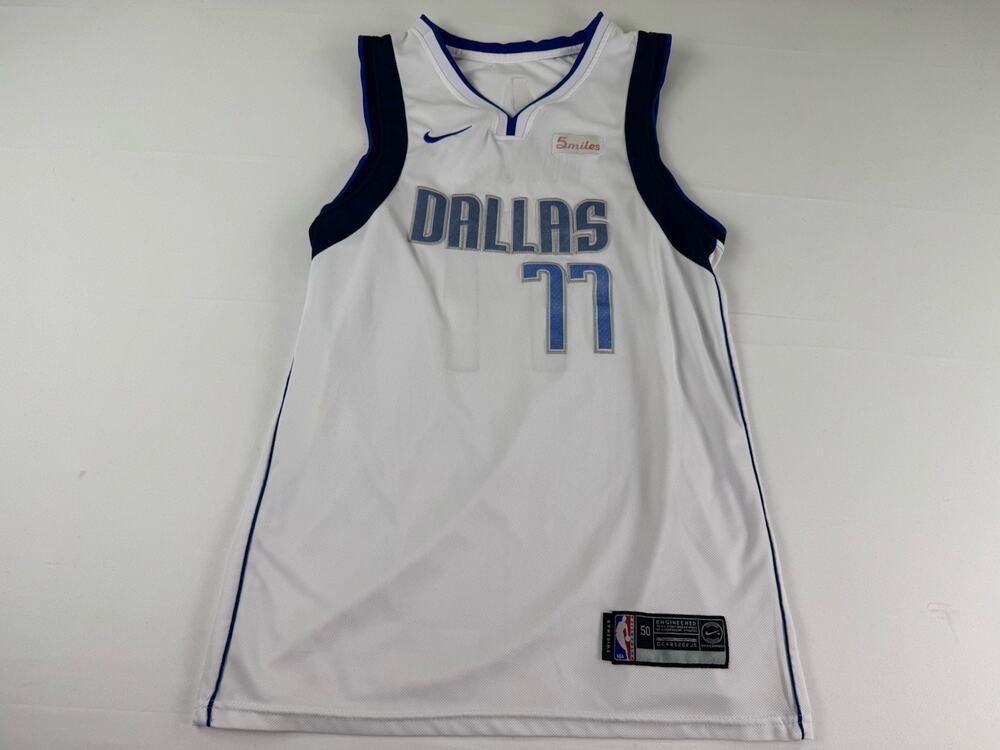 Nike Dallas Mavericks Luka Dončić #77 Swingman Jersey Size 50 XL White Blue